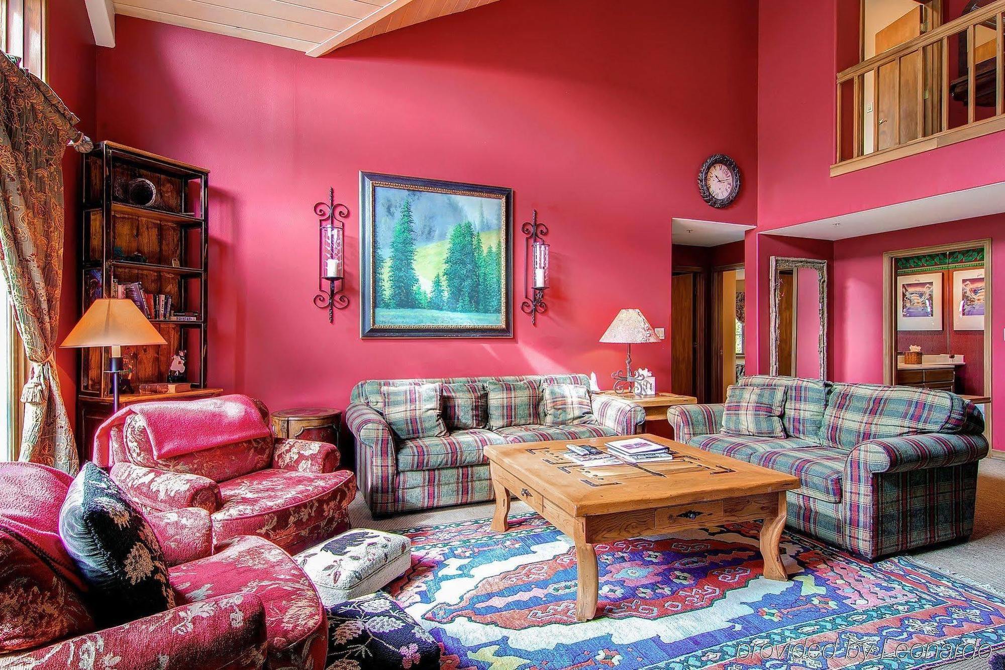 Borders Lodge By East West Hospitality Beaver Creek Exterior foto
