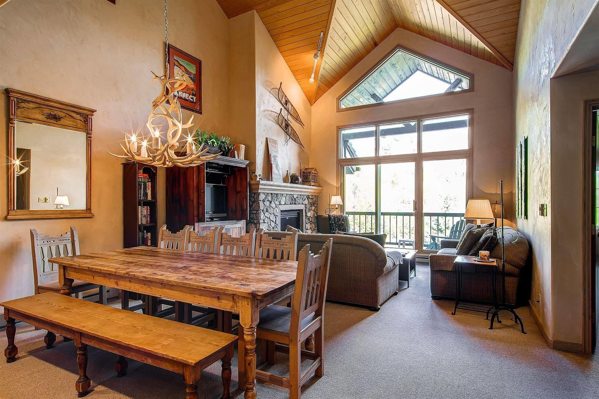Borders Lodge By East West Hospitality Beaver Creek Exterior foto